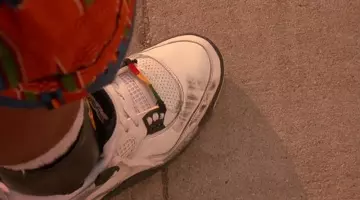 La paire de Nike Air Jordan 4 de Buggin Out (Giancarlo Esposito) dans Do The Right Thing