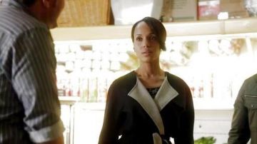 Le haut d'Olivia Pope (Kerry Washington) dans Scandal S4E20