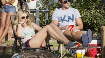 Les chaussures Vans classic slip-on de Brooke (Halston Sage) dans Nos pires voisins