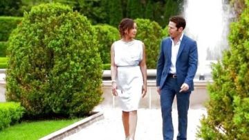 Dress Jason Wu of Olympia, in the royal rolls S7E4