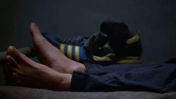 Les chaussures Adidas TRX bleu et jaune dans McVicar