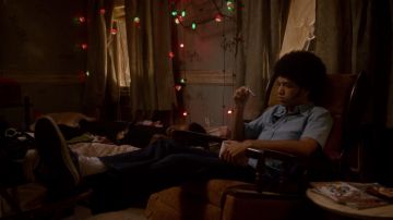 Les sneakers Converse basses bleues de Ezekiel Figuero / Zeke (Justice Smith) dans The Get Down S01E02