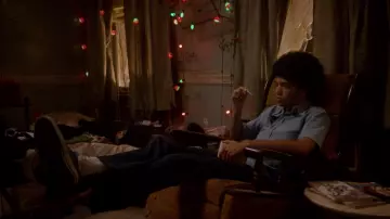 Les sneakers Converse basses bleues de Ezekiel Figuero / Zeke (Justice Smith) dans The Get Down S01E02