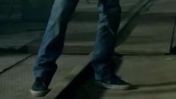 Les chaussures / sneakers Vans de Paul Walker dans Brick Mansion