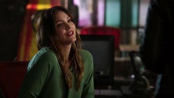 The Blouse khaki Paige Dineen (Katharine McPhee) in Scorpio