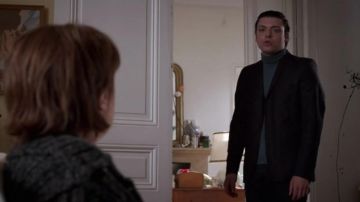 The turtleneck Alex (Kev Adams) in Son