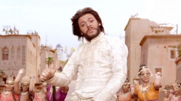 The wig Aladdin (Kev Adams) in The New Adventures of Aladdin