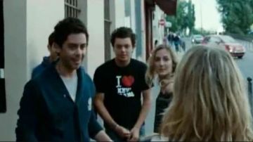 The "I love Kev' Adams" t-shirt worn by Kev Adams in And suddenly I miss everyone