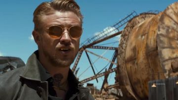 The pair of sunglasses of Donald Pierce in Logan
