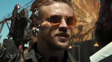 La paire de lunettes de soleil à verres marrons de Donald Pierce (Boyd Holbrook) dans Logan