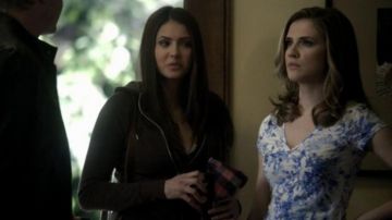 Sweatshirt H&M Elena Gilbert in season 1 of The Vampire Diaries
