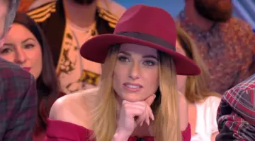 Le chapeau rouge de Capucine Anav dans Touche pas à mon poste