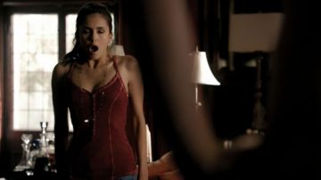 La camiseta de Elena Gilbert en The Vampire Diaries S03