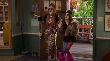 Kurt Geiger Kensington Leather Bag worn by Giada Russo (Mimi Gianopulos) as seen in Wizards Beyond Waverly Place (S02E02)