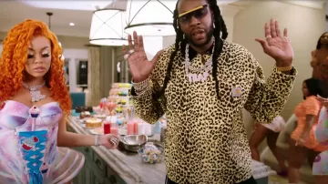 Carhartt WIP x Guilty Pleasures Leopard Detroit Jacket porté par 2 Chainz en 2 Chainz - Quarantine Thick ft. Latto