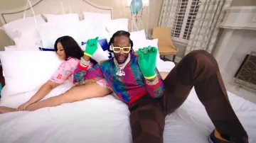 Louis Vuitton x Nigo Pantalones Damier Marrones usados por 2 Chainz en 2 Chainz - Quarantine Thick ft. Latto
