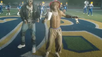 Pantalones de cuadros azules y amarillos Gucci x Dover Street Market usados por Lil Wayne en 2 Chainz - Money Maker ft. Lil Wayne