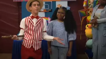 Suivant T-Shirt Bleu 100 % Coton Crochet à Manches Bouffantes porté par l’Hiver (Taylor Cora) comme on le voit dans Wizards Beyond Waverly Place (S02E03)