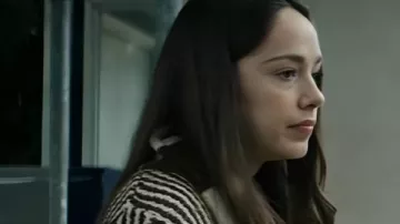 Gen V S02 Cárdigan de punto estampado como se ve en Gen V (S02E05)