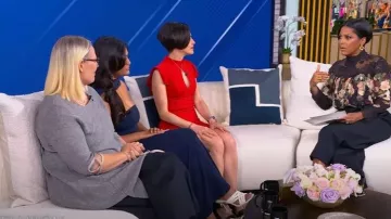 Isabel Marant Janice Pantalones de lana plisados y cónicos usados por Tamron Hall como se ve en el espectáculo de Tamron Hall el 26 de septiembre de 2025