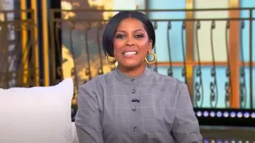 Kal Reiman Cynthia Top cruzado usado por Tamron Hall como se ve en el show de Tamron Hall el 29 de septiembre de 2025