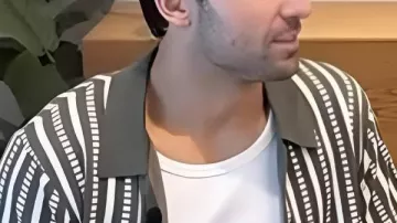 Jan Ravnik Chemise en maille rayée verte portée par (Jan Ravnik) à Access Hollywood