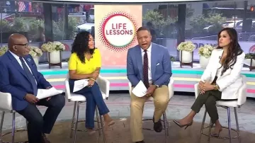 Derek Lam 10 Crosby Walter Double Breasted Blazer porté par Sue Varmas comme on le voit dans Today le 26 septembre 2025