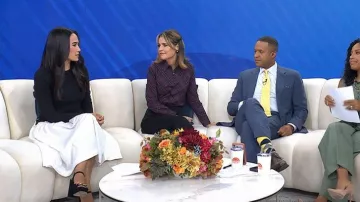 Sandales à plateforme en daim Coach Nicolette 120MM portées par Emilie Ikeda, comme on le voit dans Today le 30 septembre 2025