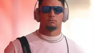 Camiseta blanca de los Kansas City Chiefs usada por Patrick Mahomes II en la edición SBLIX de Patrick Mahomes