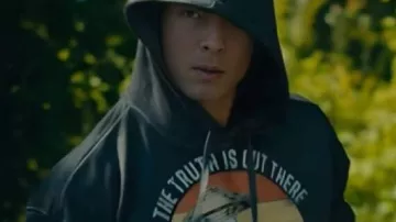 Chad Powers 2025 Sudadera con capucha negra usada por Glen Powell como se ve en Chad Powers