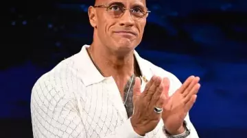 Dwayne Johnson The Tonight Show Starring Jimmy Fallon S13 Camisa blanca de Dwayne Johnson en The Tonight Show Starring Jimmy Fallon