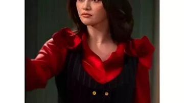 Chemise rose Selena Gomez portée par (Selena Gomez) dans Wizards Beyond Waverly Place (S01)