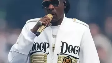 Chaqueta blanca de Snoop Dogg de la Gran Final de la AFL 2025