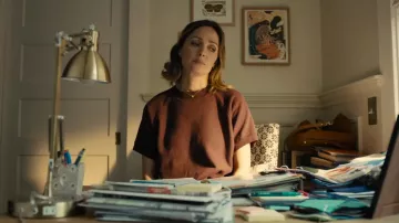 Rachel Comey Billie Sweat-shirt porté par Sylvia (Rose Byrne) comme on le voit dans Platonic (S02E09)