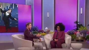 Pantalones plisados de tanaceto de The Frankie Shop usados por Jennifer Hudson como se ve en The Jennifer Hudson Show el 25 de septiembre de 2025