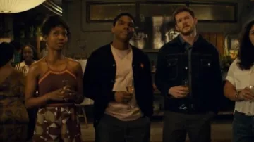 Cardigan comme Des Garçons Play porté par le Dr Jacob Nash (Spence Moore II) comme on le voit dans Brilliant Minds (S01E09)