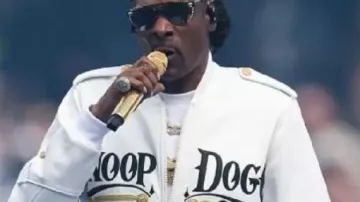 AFL Grand Final 2025 White Jacket worn by Snoop Dogg in Snoop Dogg LIGHTS UP 2025 Toyota AFL Grand Final (Full Performance)