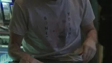 Sonic Youth Rabbit T-Shirt of Vince Friedken (Jason Bateman) in Black Rabbit (S01)