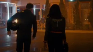 Blouson Bmober brodé en cuir Gucci porté par le Dr Carol Pierce (Tamberla Perry) comme on le voit dans Brilliant Minds (S02E01)