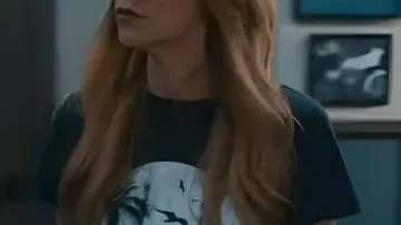 High Potential S02 Kaitlin Olson Black Graphic Tee worn by Morgan Gillory (Kaitlin Olson) in High Potential (S02)