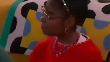 Taylor Cora Swan Heart Sweater In WBWP 2025 (TAYLOR, CORA) as seen in Wizards Beyond Waverly Place (S01)