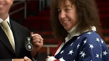 Christy 2025 Sydney Sweeney USA Flag Jacket porté par Christy Martin (Sydney Sweeney) comme on le voit dans Christy