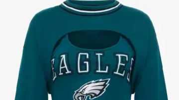 Camisole en molleton vert minuit des Eagles de Philadelphie portée par (Taylor Swift) comme on le voit dans les champions du Super Bowl LII de la NFL : Les Eagles de Philadelphie