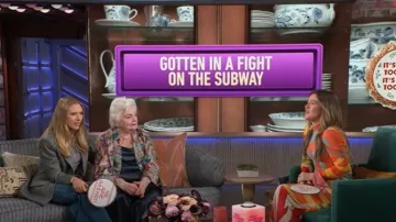 Chaqueta de dobladillo recto de botonadura simple Dolce & Gabbana usada por Scarlett Johansson como se vio en The Kelly Clarkson Show el 1 de octubre de 2025