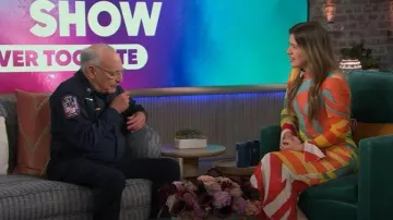 Vestido largo de Muma World Phoenix usado por Kelly Clarkson como se ve en The Kelly Clarkson Show el 1 de octubre de 2025