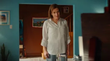 Camisa de utilidad Aritzia usada por Michelle Nolden como se ve en Hudson & Rex (S08E02)