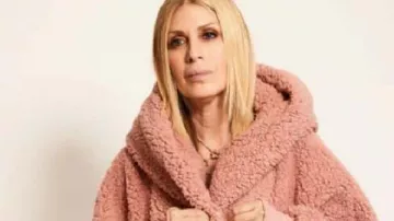 Chaqueta Sherpa rosa de Jill Martin en Hoy