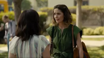 Vestido sin mangas Apiece Apart Mirada usado por Sylvia (Rose Byrne) como se ve en Platonic (S02E10)