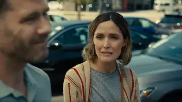 Perfectwhitetee Harley Cotton Boxy Crew Tee usado por Sylvia (Rose Byrne) como se ve en Platonic (S02E10)