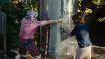 Agujas Pantalones cortos de flecha roja usados por Will (Seth Rogen) como se ve en Platónico (S02E10)